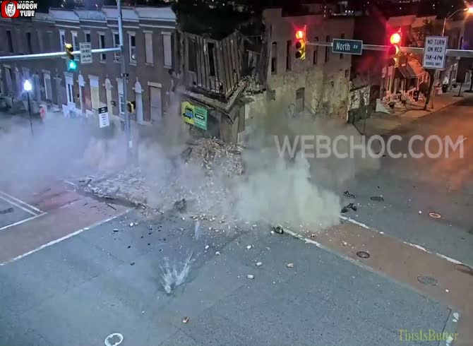 Video :During a vehicle chase, he runs into a home that collapses